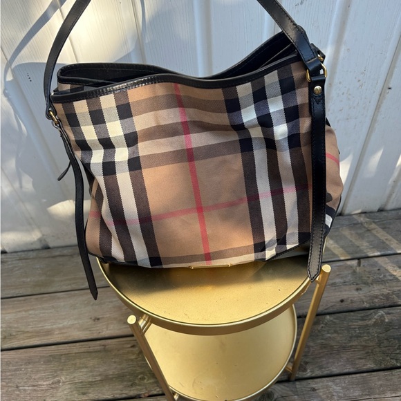 Burberry Checkered Bag with Gold Detail - Picture 2 of 3